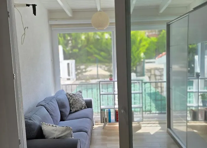 Sevinc Akasya House *